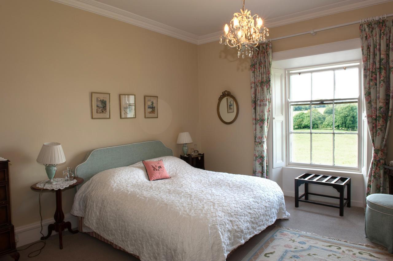 לינה וארוחת בוקר Collinstown  Lough Bawn House מראה חיצוני תמונה